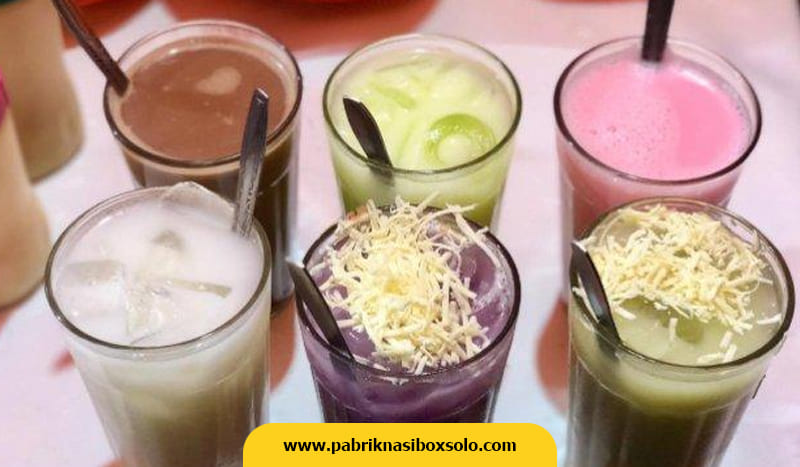 7 Kuliner Malam di Solo yang Terkenal Enak dan Murah, dari Susu Shi Jack hingga Nasi Kuning Bang Ro