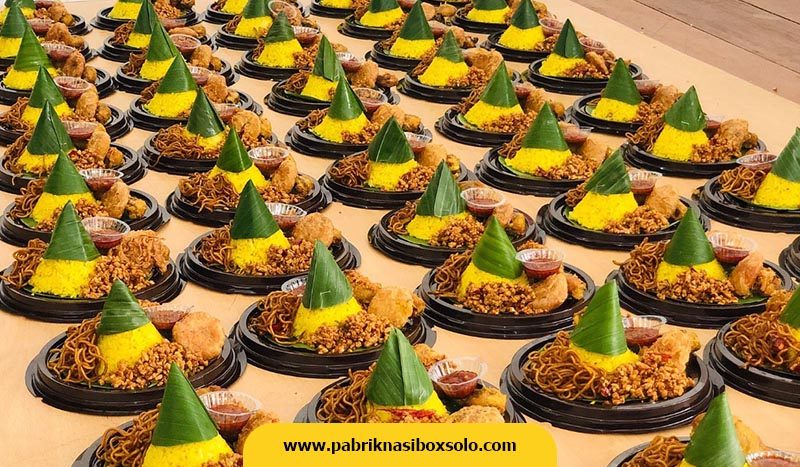 Nasi Tumpeng Khas Solo Nasi Tumpeng Khas Solo