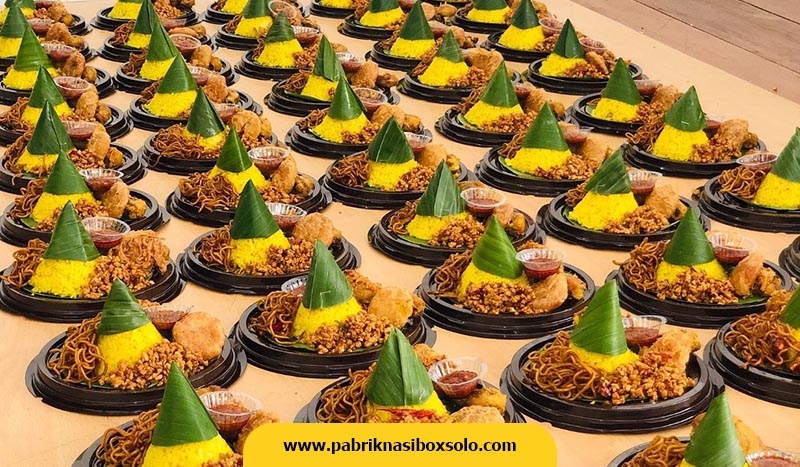 Nasi Tumpeng Khas Solo Nasi Tumpeng Khas Solo